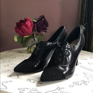 Sexy black pointed toe pump